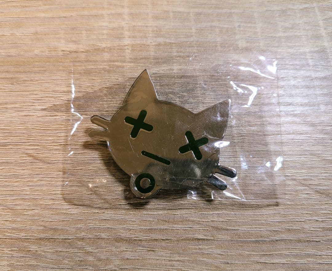 カラマリ ワングー 猫バッジ 白石