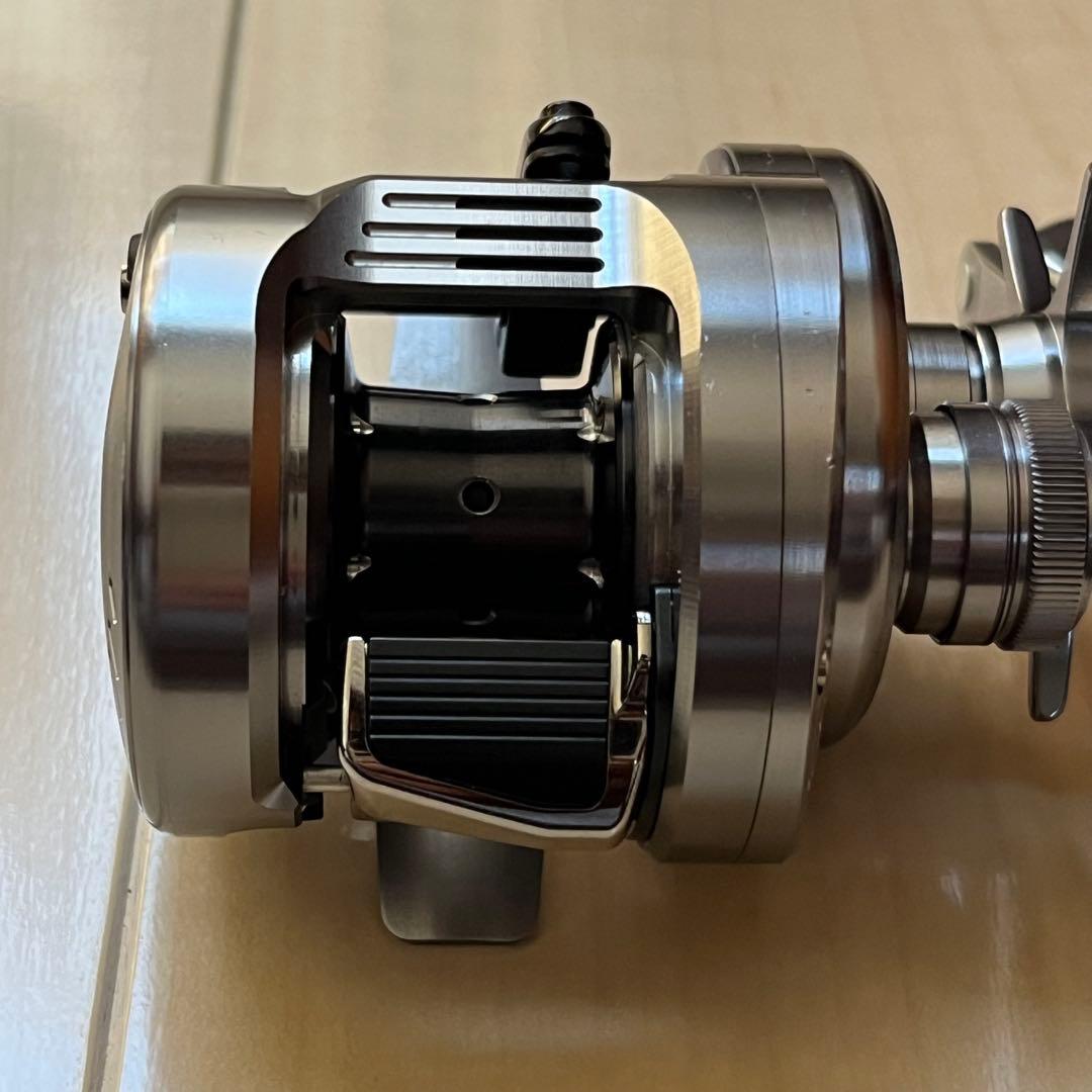SHIMANO カルカッタコンクエスト DC 100HG チタンノブ