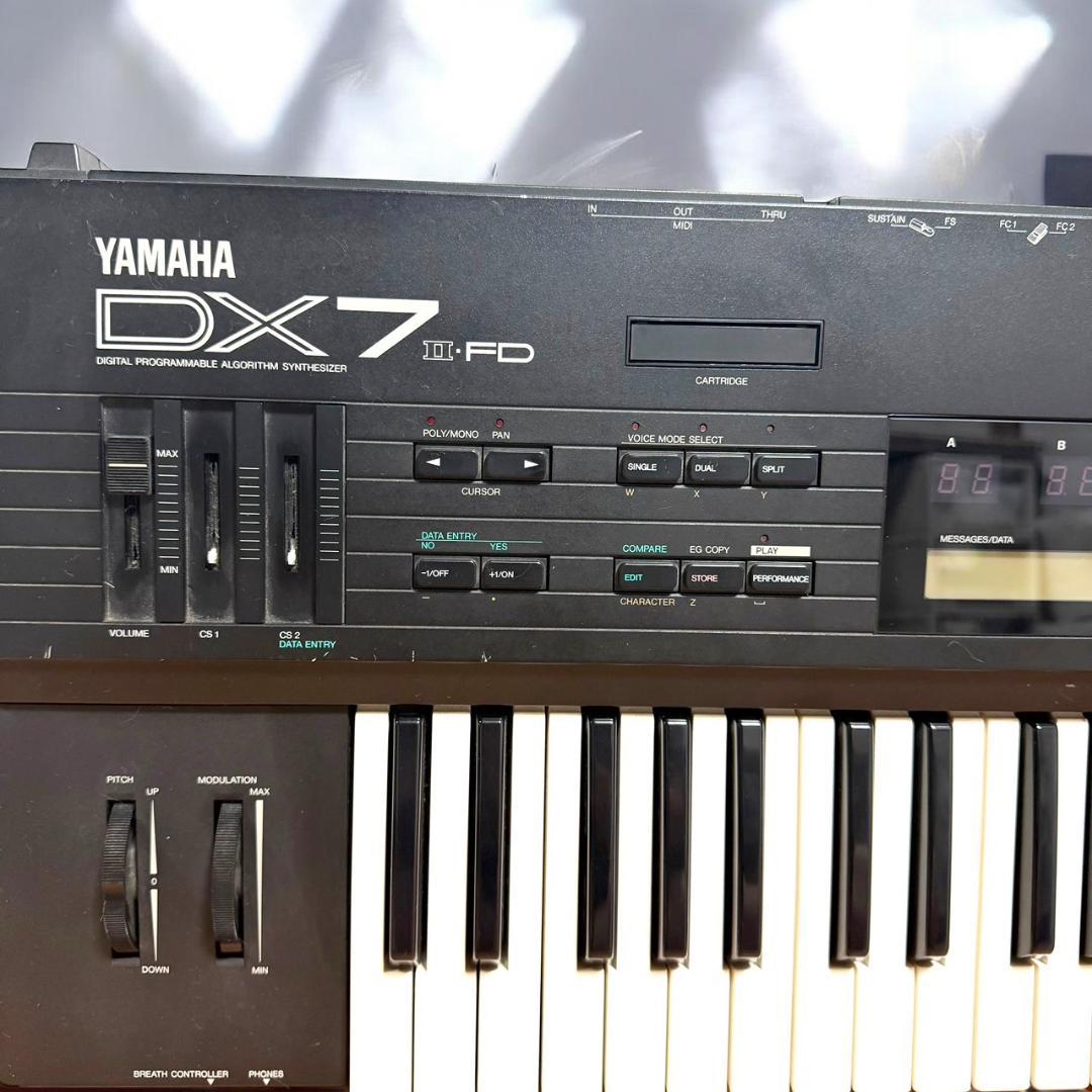 ☆良品 ヤマハ DX7II FD シンセイサイザー 2系列 FM音源