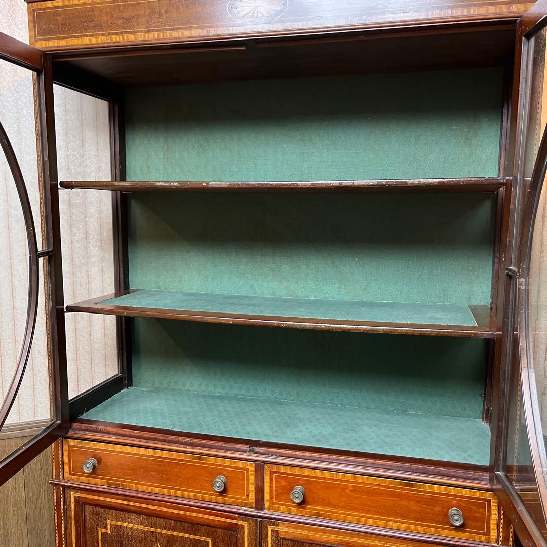 英国アンティーク　木製ガラス扉キャビネット