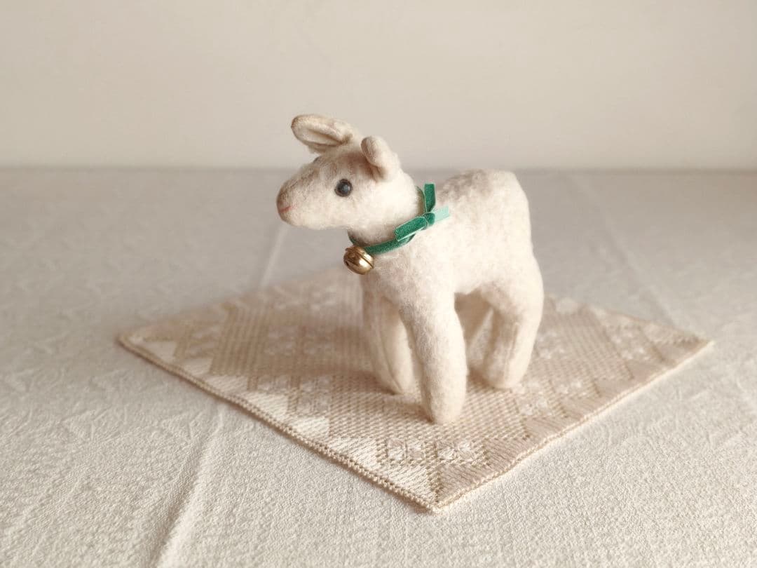 * vintage animal ୨୧ * 抱きしめたい フワフワ羊の赤ちゃん