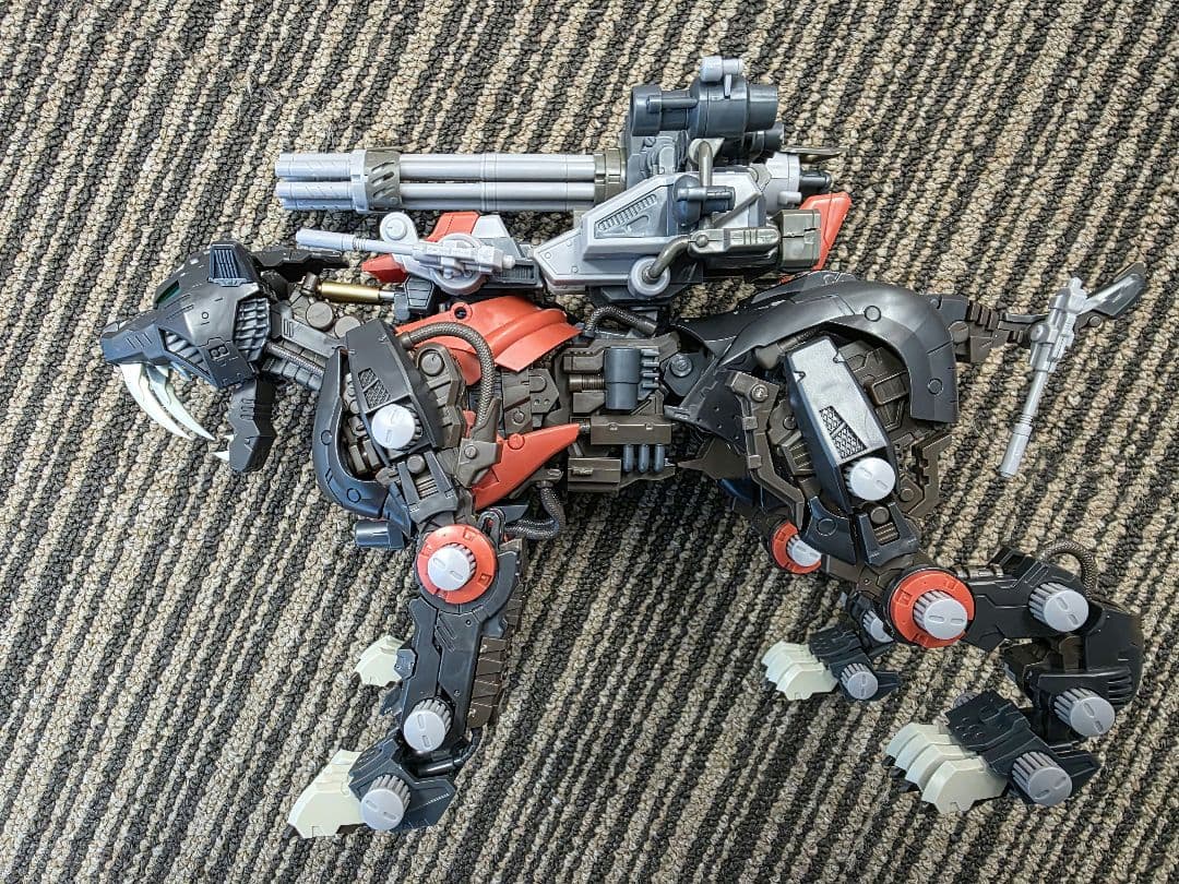 コトブキヤ　HMM ゾイド　セイバータイガー　シュバルツ仕様　素組み