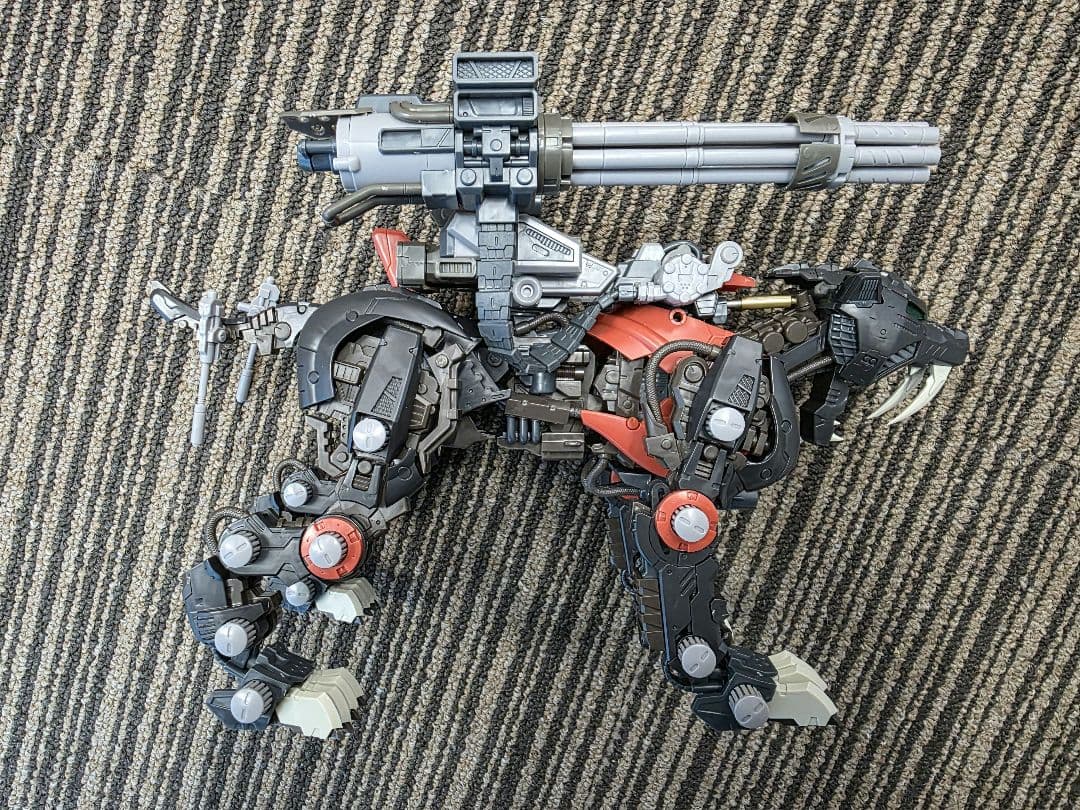 コトブキヤ　HMM ゾイド　セイバータイガー　シュバルツ仕様　素組み