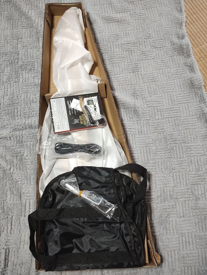 フォトジェニック エレキギター ST-180M/SB