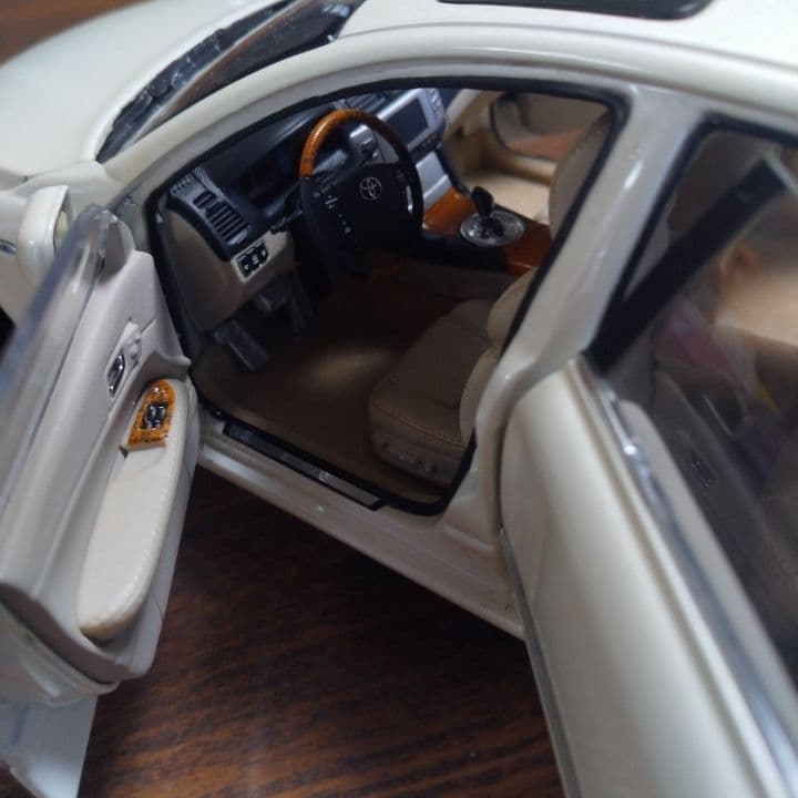 トヨタ REIZ ミニカー ホワイト (ケース、箱なし)