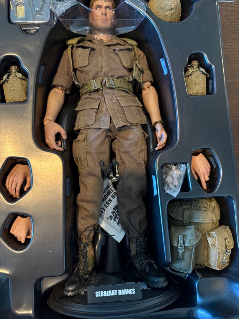 ミリタリー HOT TOYS Platoon Sergeant Barnes.
