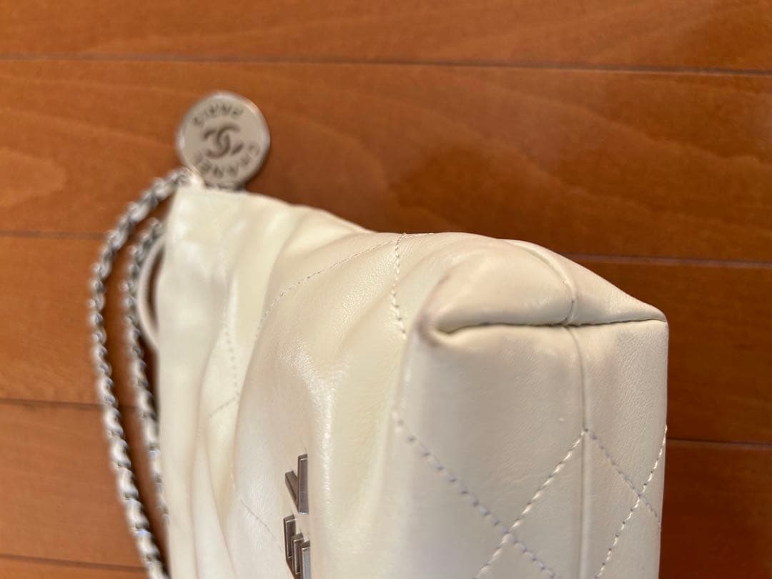 シャネル　ショルダーバッグ　白　ノベルティ