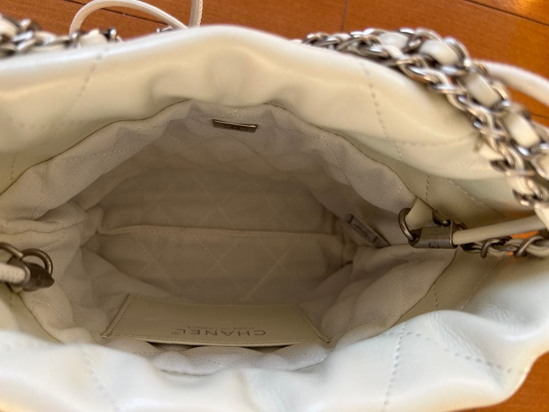 シャネル　ショルダーバッグ　白　ノベルティ