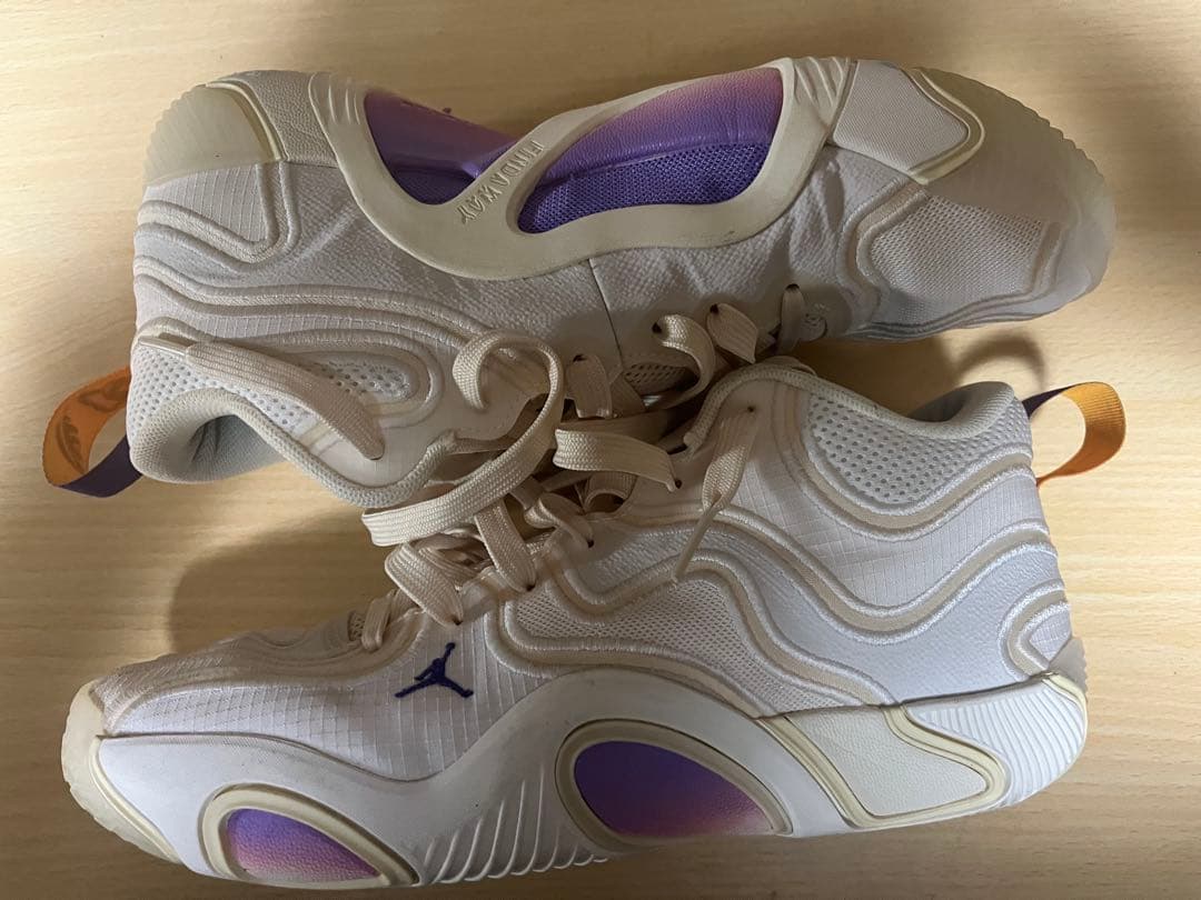 バスケットボールシューズ　テイタム