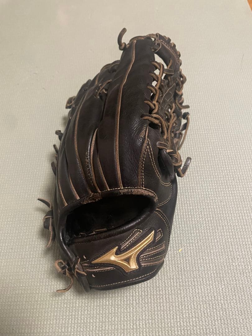 Mizuno レザーグローブ 黒 ゴールドロゴ