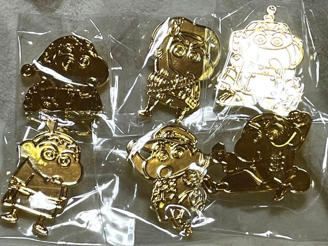 クレヨンしんちゃん　シネマパレード　金　特典　ピンズ　コンプリート　30種