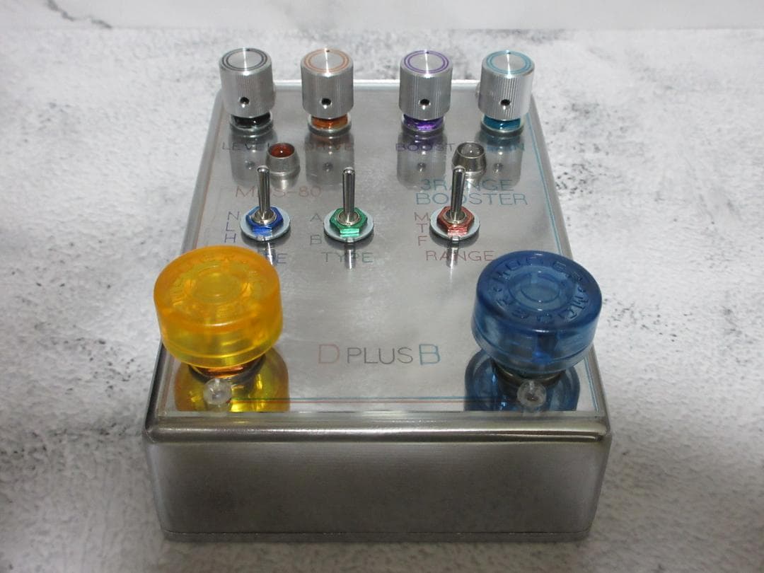 ディストーションとブースターがセットのハンドメイドエフェクター