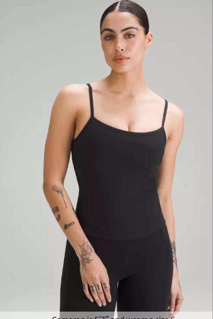 ブラック スリムフィット ヨガトップ