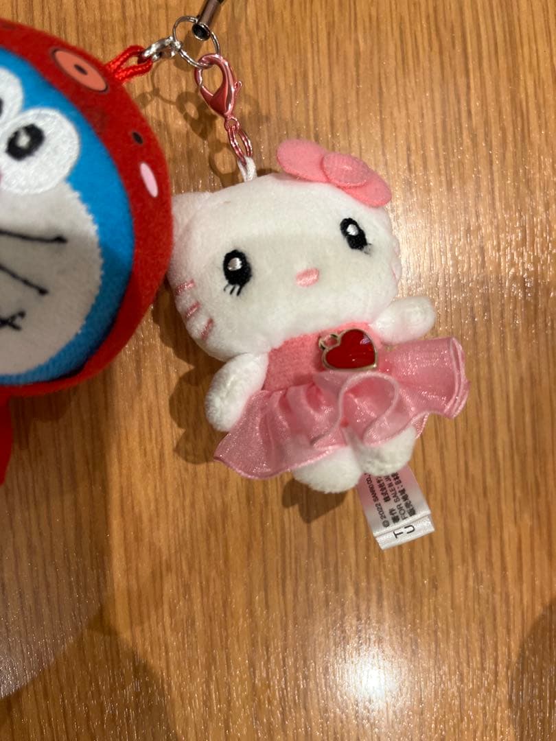 ハローキティ キーホルダー ドレス付き