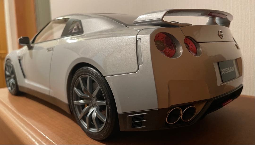 Nissan R35 GT-R シルバー 1/8スケール　デアゴスティーニ