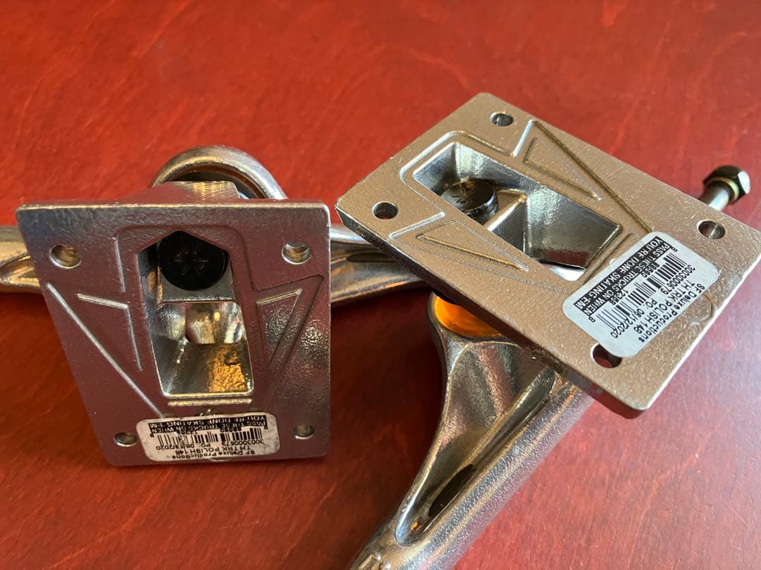 送料込 新品未使用THUNDER TRUCKS 148 HI 正規品本物です