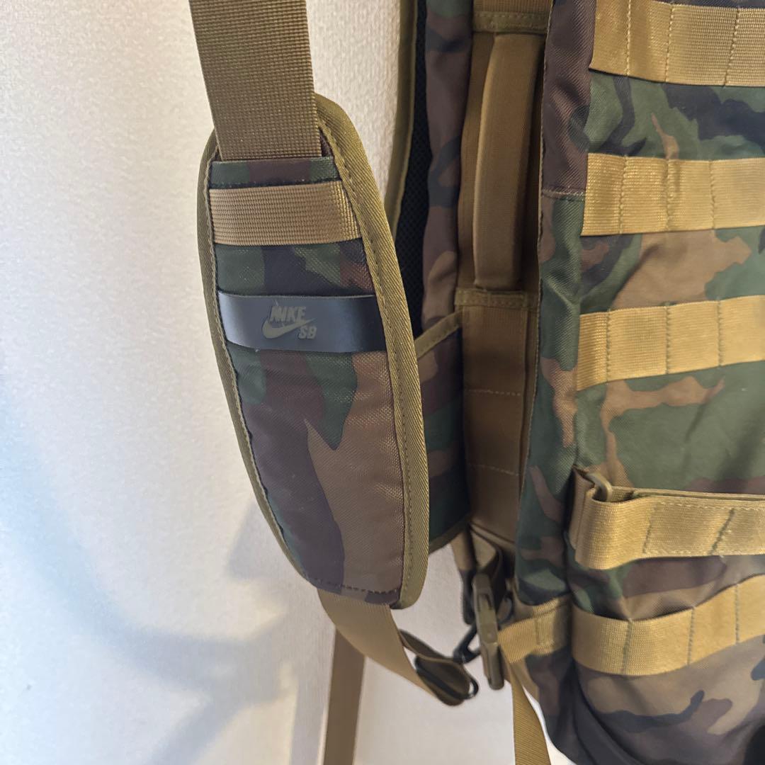 超希少【NIKE SB】 skate shuttleバックパック リュック カモ