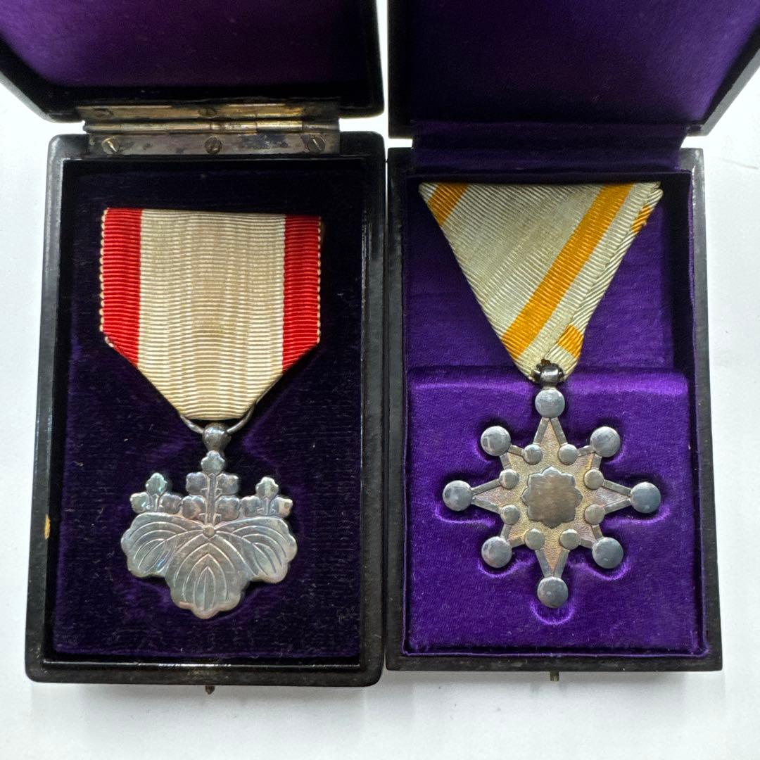 勲八等白色桐葉章、勲七等瑞宝章　勲章 箱入り