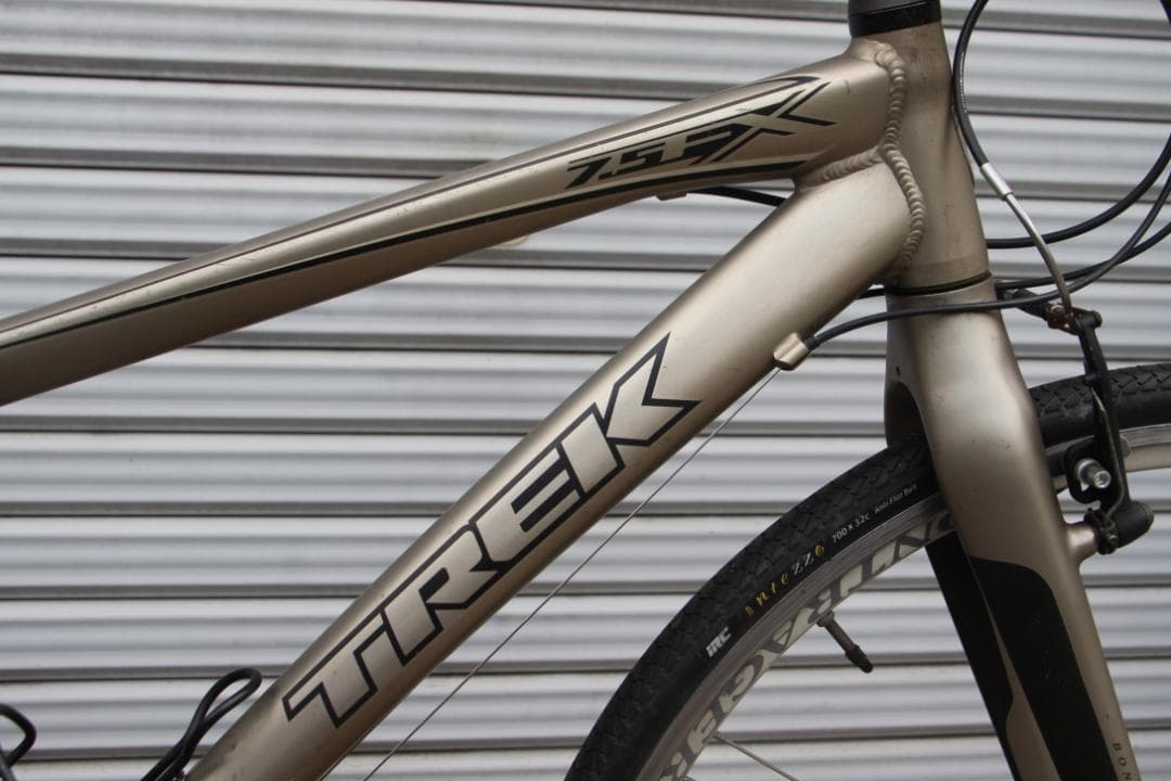 引き取り限定♪人気のTREK♪7.5FX♪カーボンフォーク♪軽量モデル♪