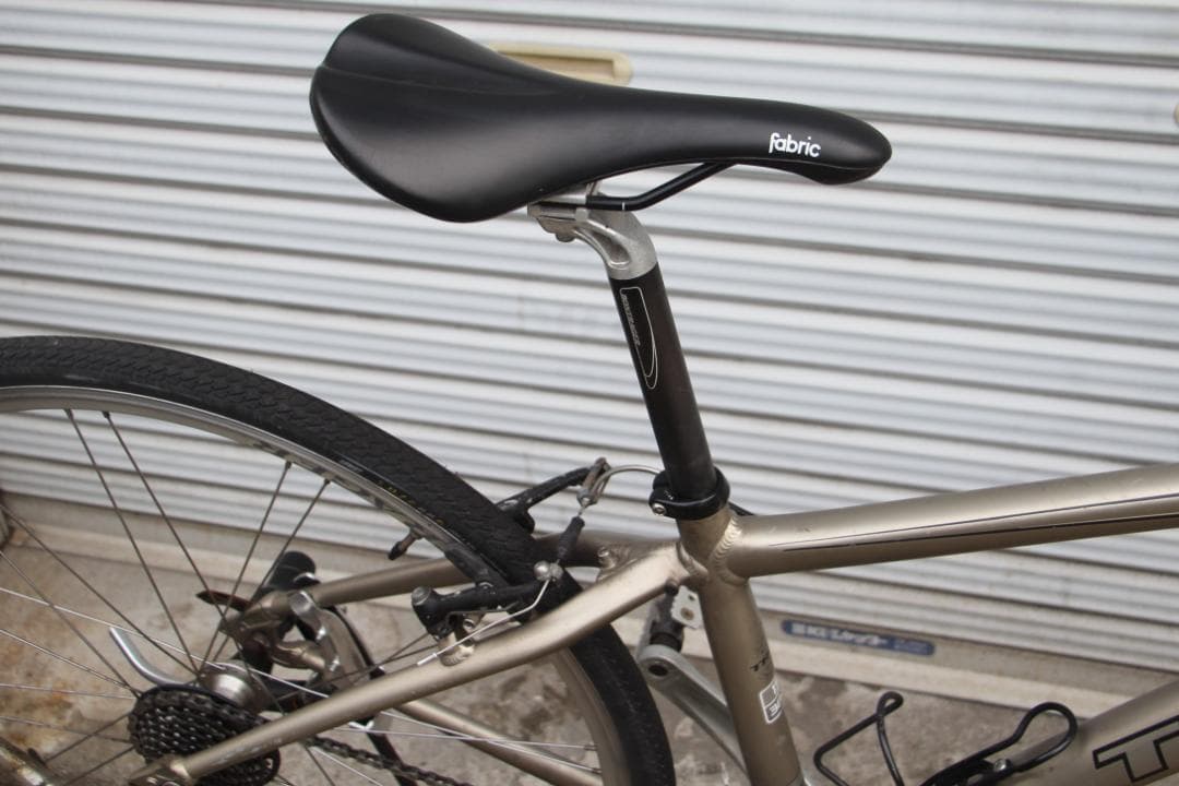 引き取り限定♪人気のTREK♪7.5FX♪カーボンフォーク♪軽量モデル♪