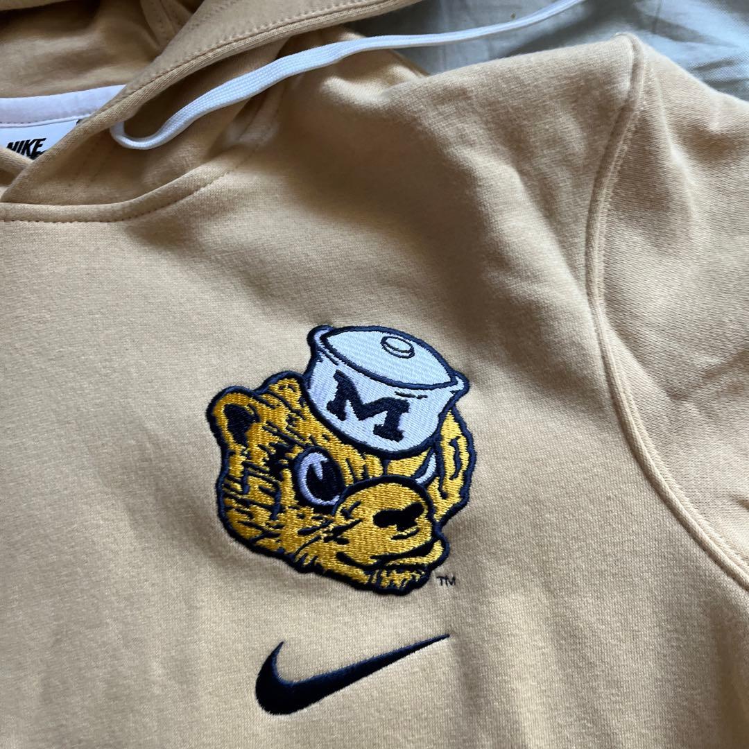 ミシガン大学　Nike ウェア