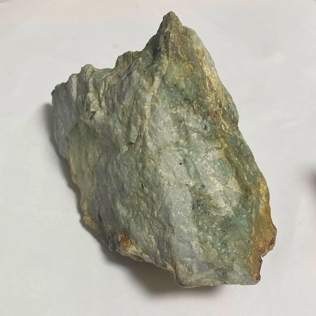 希少品　鳥取県　若桜翡翠原石　灰青×オレンジ×緑　割石皮付き　765g