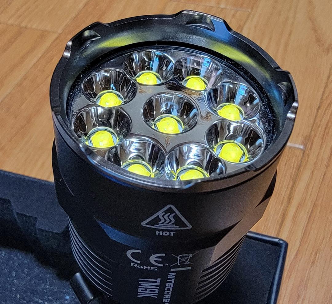 Nitecore TM9K 9500ルーメン 懐中電灯
