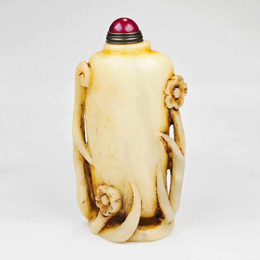 貴重 本物和田白玉 土沁 手彫 梅紋 清代 大型 鼻煙壺 薬瓶 置物 美品