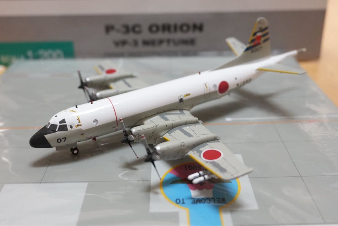 全日空商事 1/200 海上自衛隊　P-3C エプロンプレート付き