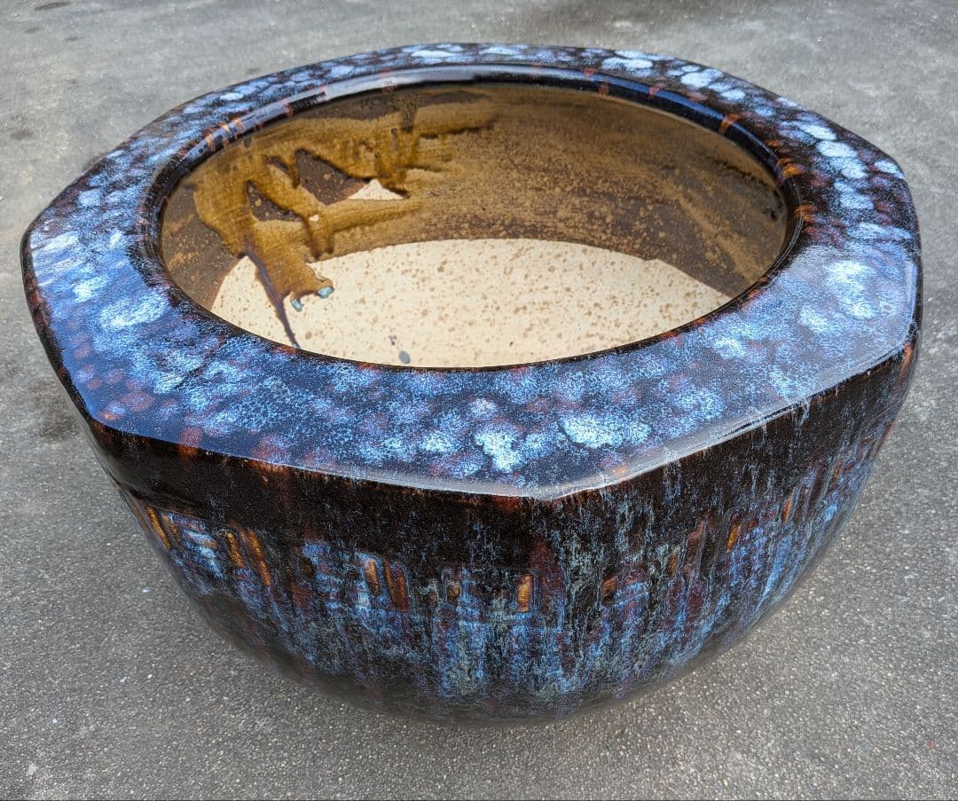 大型火鉢　青い八角形の火鉢★陶器製 直径59・内寸40.5・高さ36