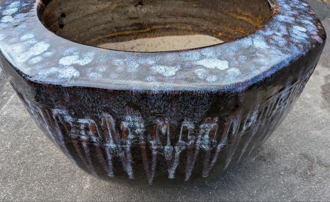 大型火鉢　青い八角形の火鉢★陶器製 直径59・内寸40.5・高さ36