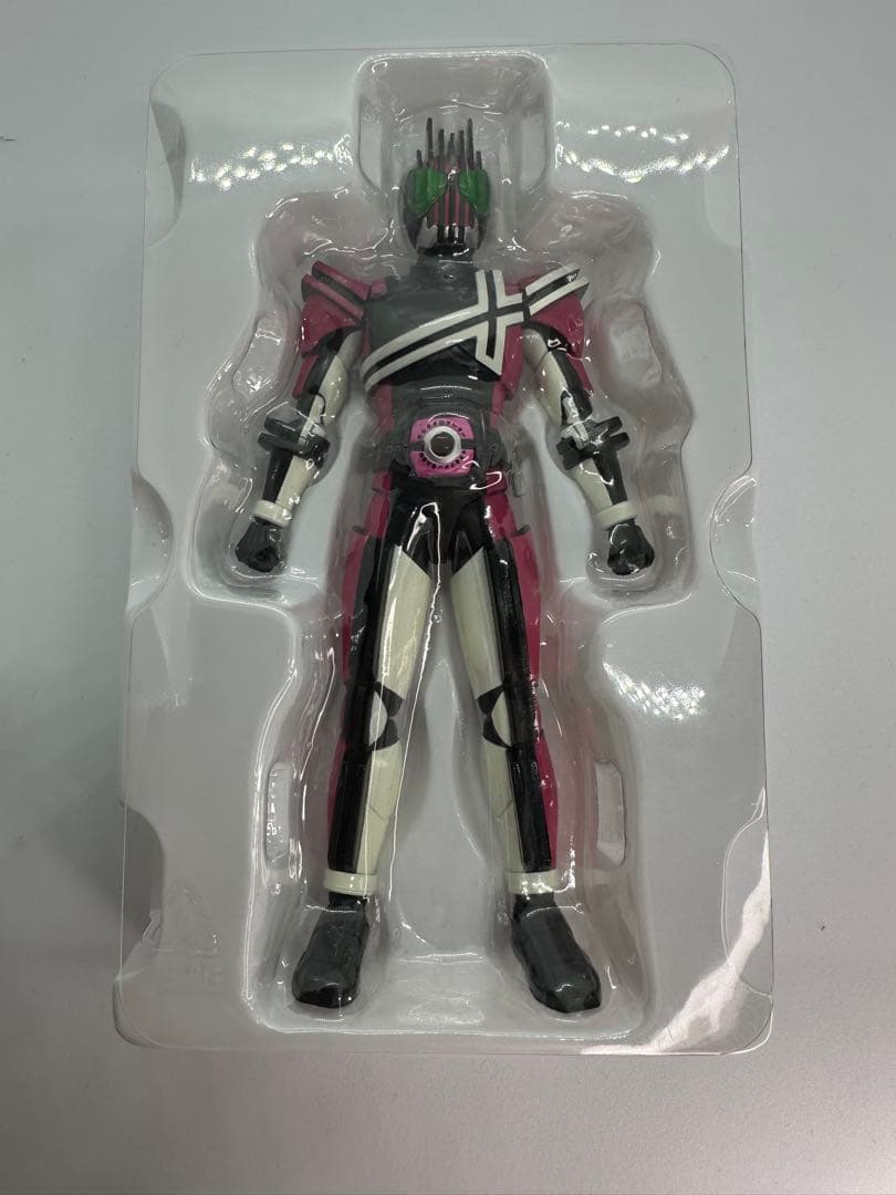 S.H.Figuarts 真骨彫製法 仮面ライダーディケイド(ネオVer.)