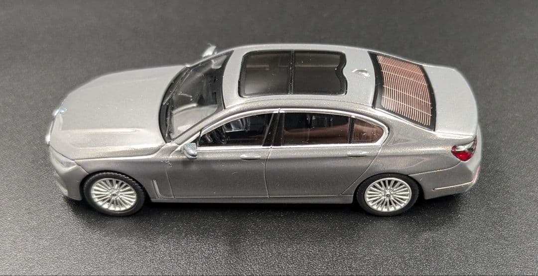 ミニカー MINI GT  750Li xDrive Bernina Grey