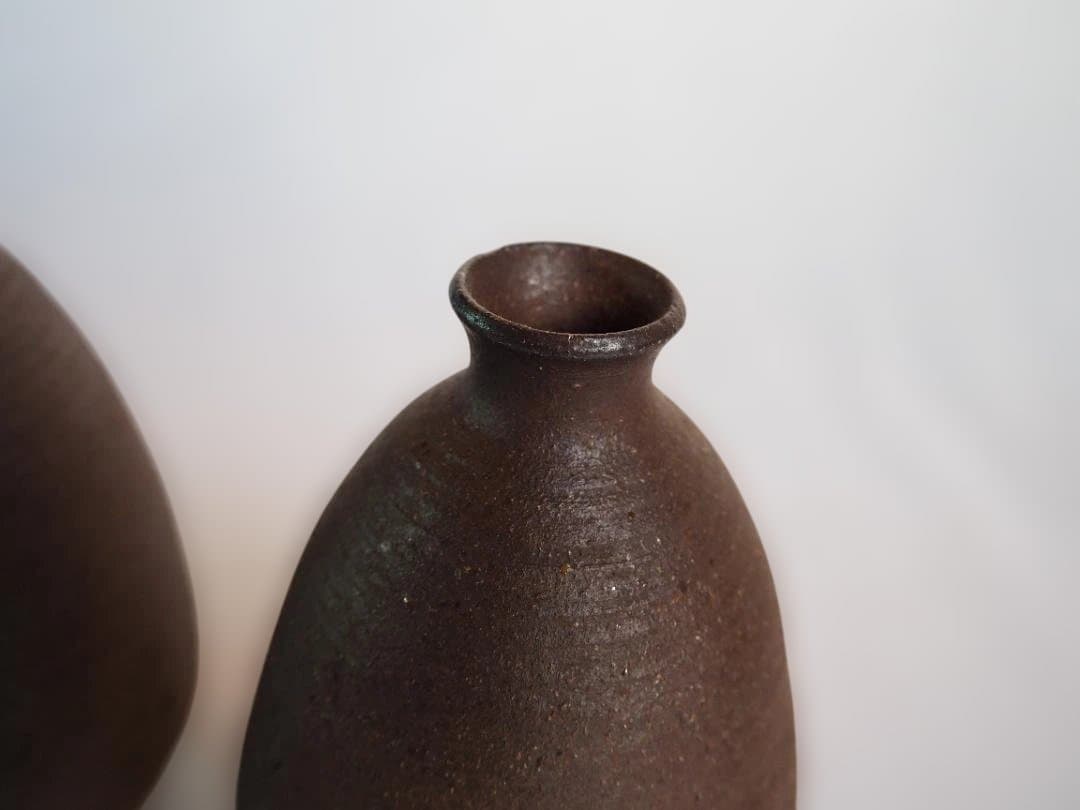 2代伊東陶山造『南蛮写酒徳利一対』（共箱）