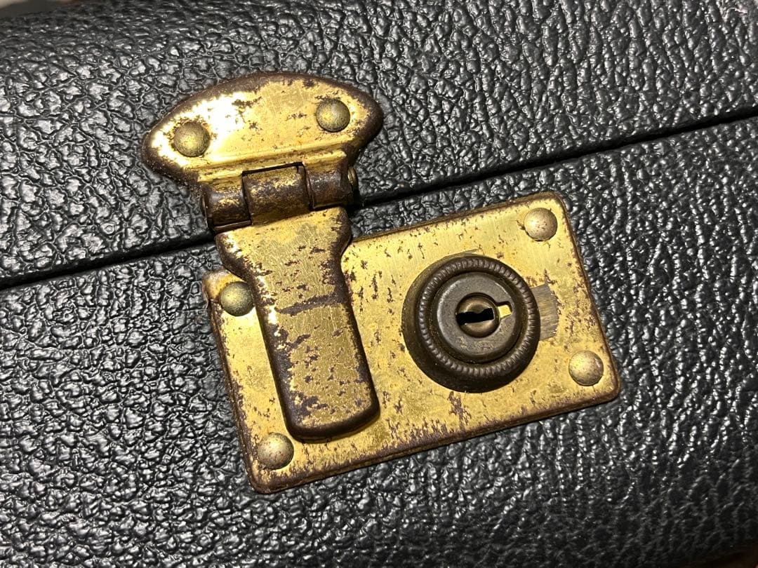 ジャンク！メイビス・ショートスケール・ストラト！加工あり。ハードケース付き！