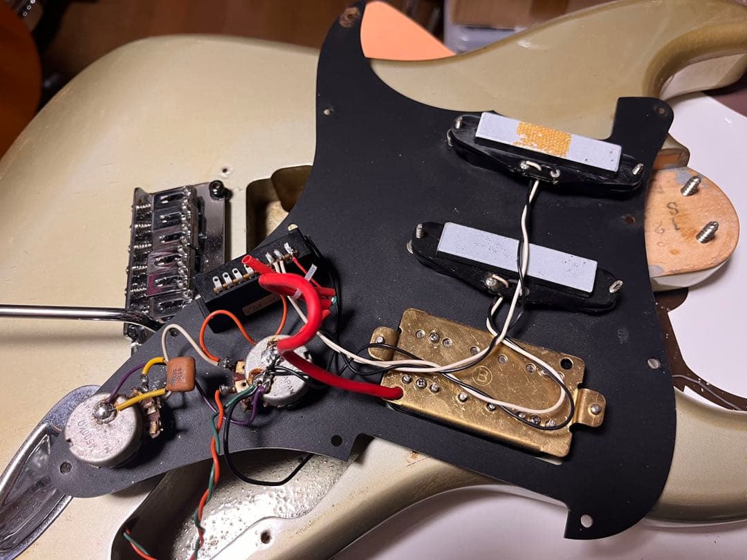 ジャンク！メイビス・ショートスケール・ストラト！加工あり。ハードケース付き！