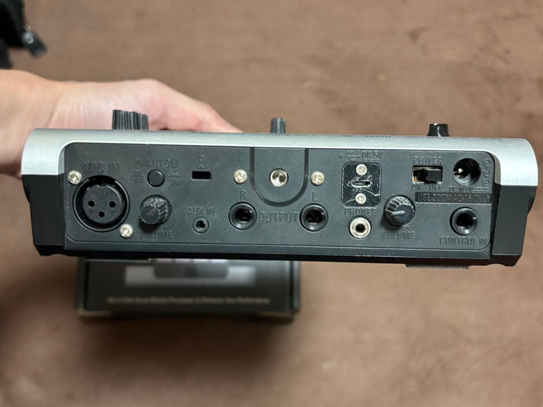 Zoom V3 ボーカルプロセッサー