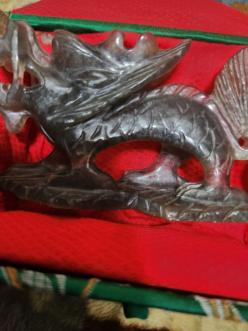 中国　天然石 晶石　龍 ？　置物　箱入り　ヴィンテージ