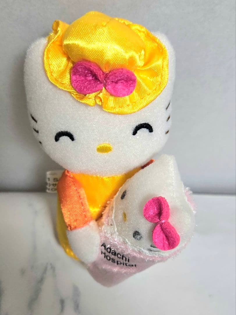 足立病院　キティちゃん　マスコット