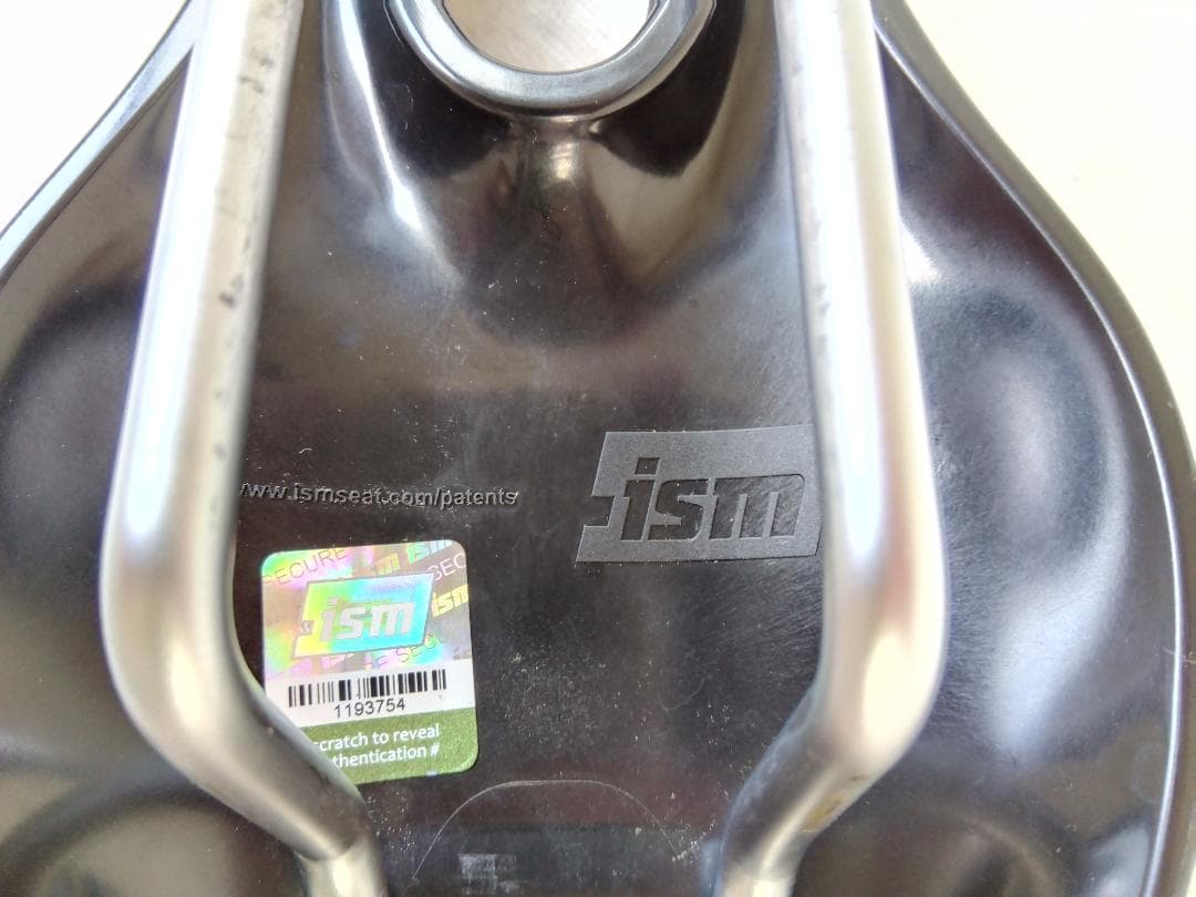 ISM PN 3.1 サドル 40 ブラック