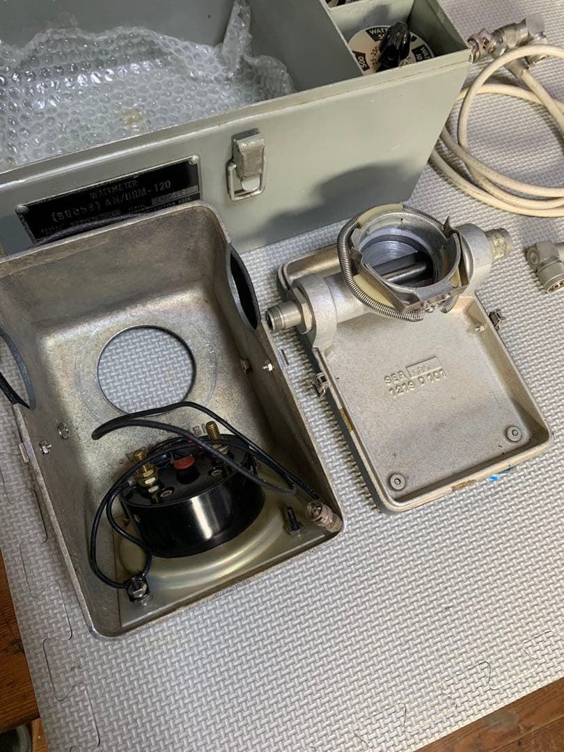 AN/URM-120型ワットメーター