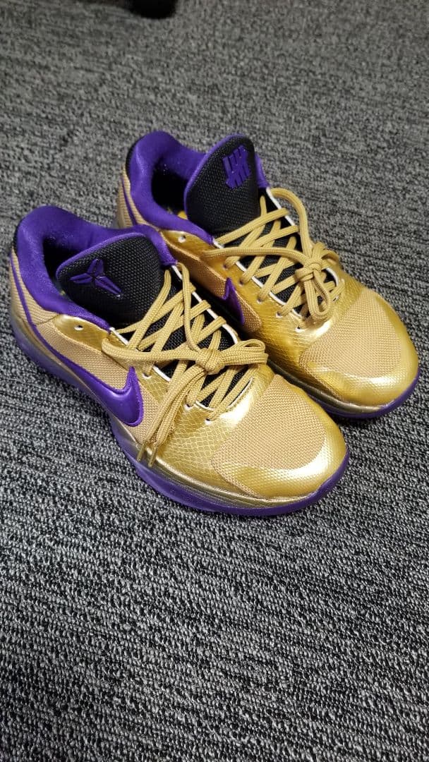 シューズ(男性用) Kobe5 UNDEFEATED