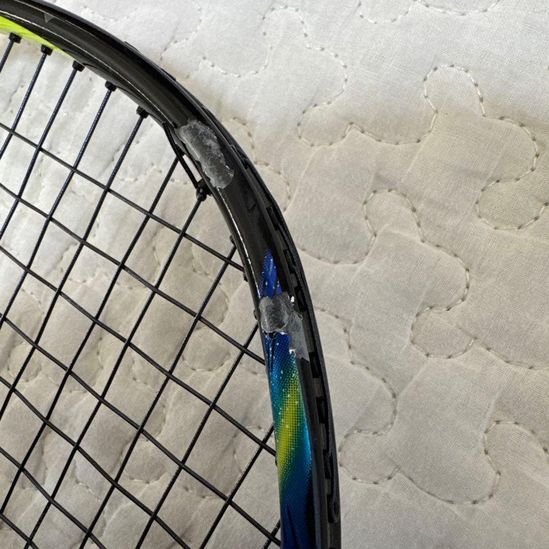 バドミントンラケット ブラック/イエロー　ヨネックス　アストロクス77