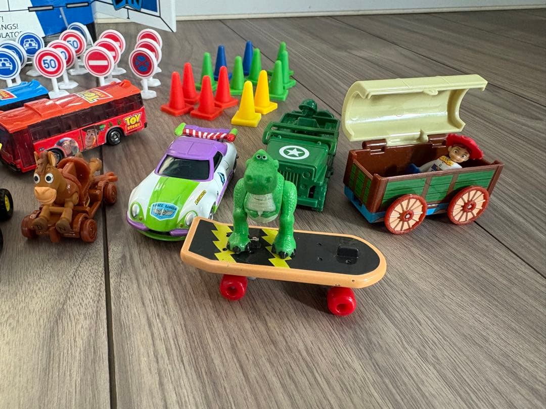 ◇トイストーリー ドリームトミカ＊バズ宇宙船ケース＆ミニカーセット おまけ付◇