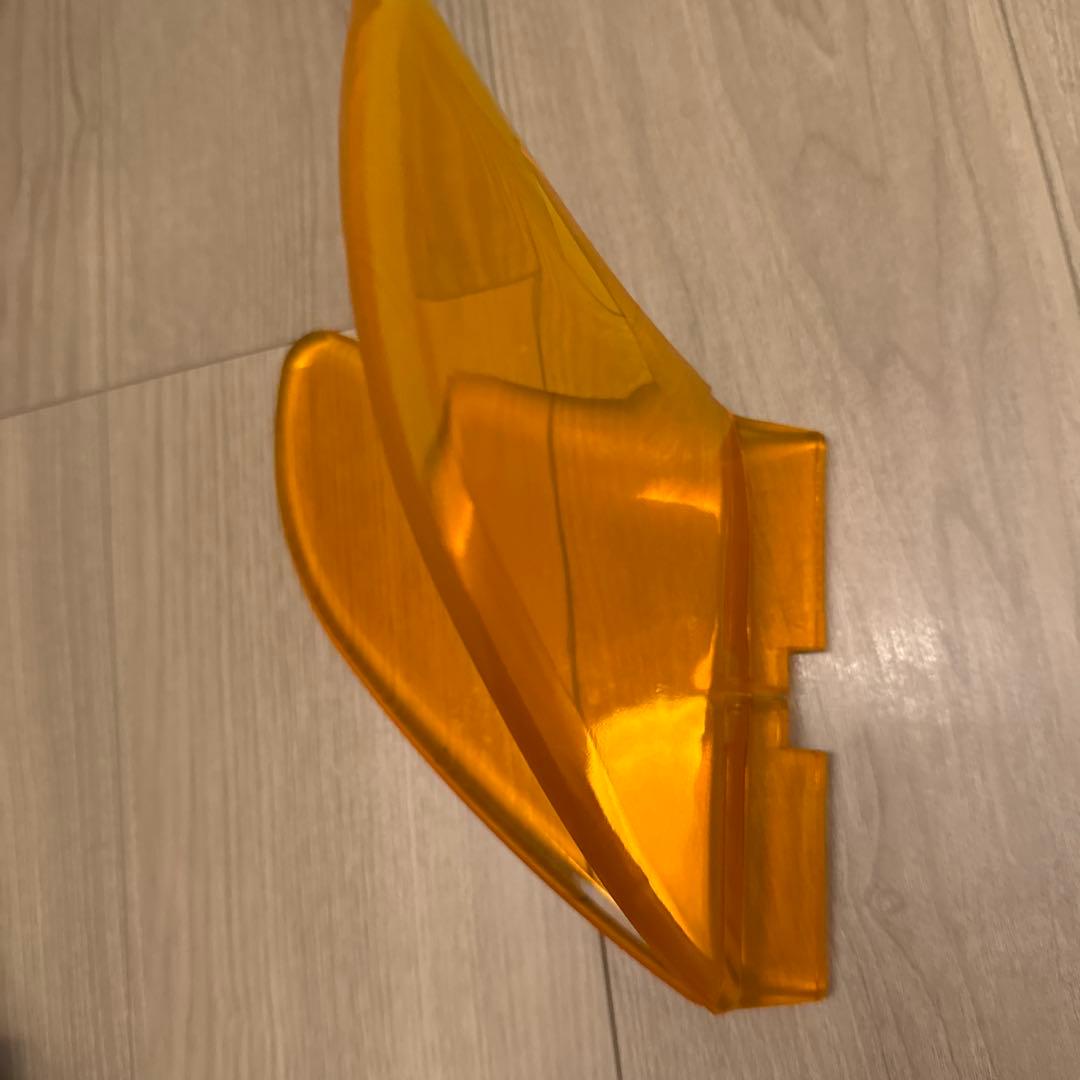 バタフライ　フィン　オレンジ V字型 サーフボードフィン