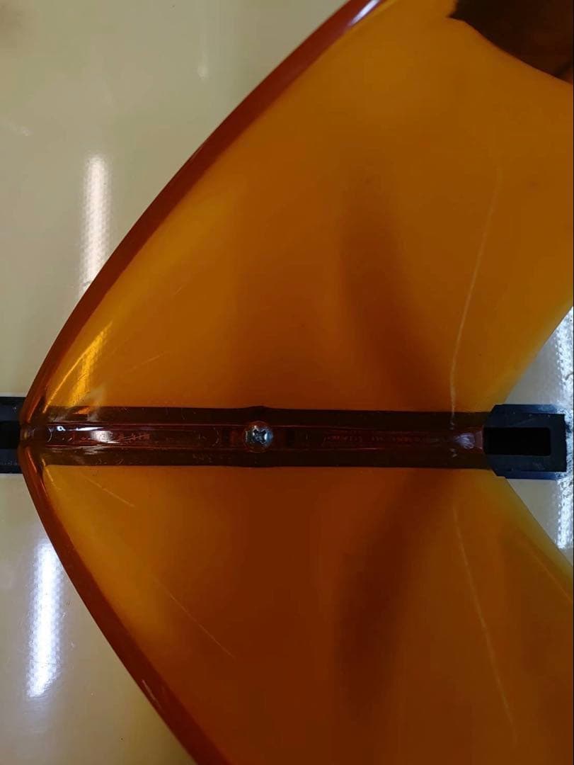 バタフライ　フィン　オレンジ V字型 サーフボードフィン