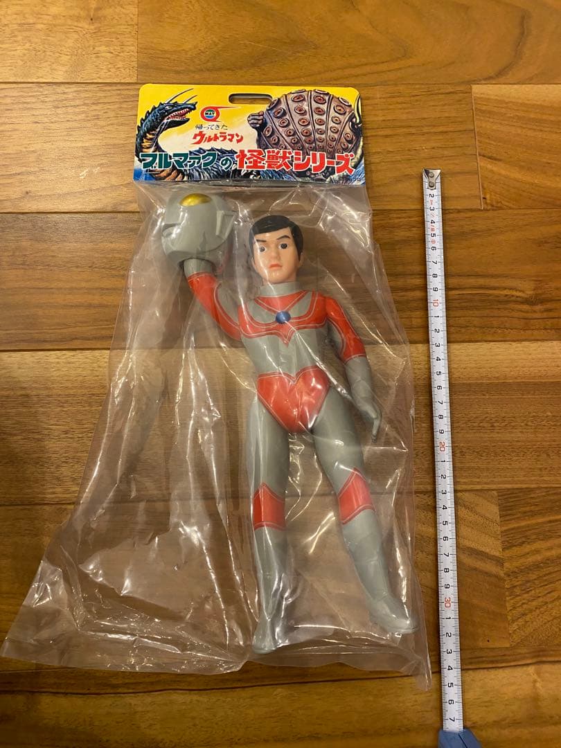 帰ってきたウルトラマン大★面取れ★マスク取れ★ブルマァク★ソフビ★墓場の画廊