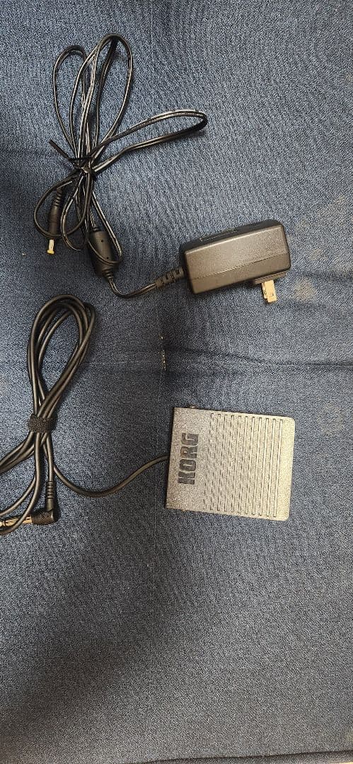 KORG KROSS2-61 SCホワイトシンセサイザー 本体と専用ケース