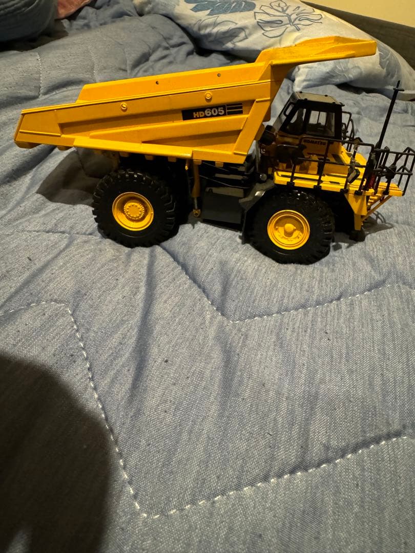 ミニカー KOMATSU HD605