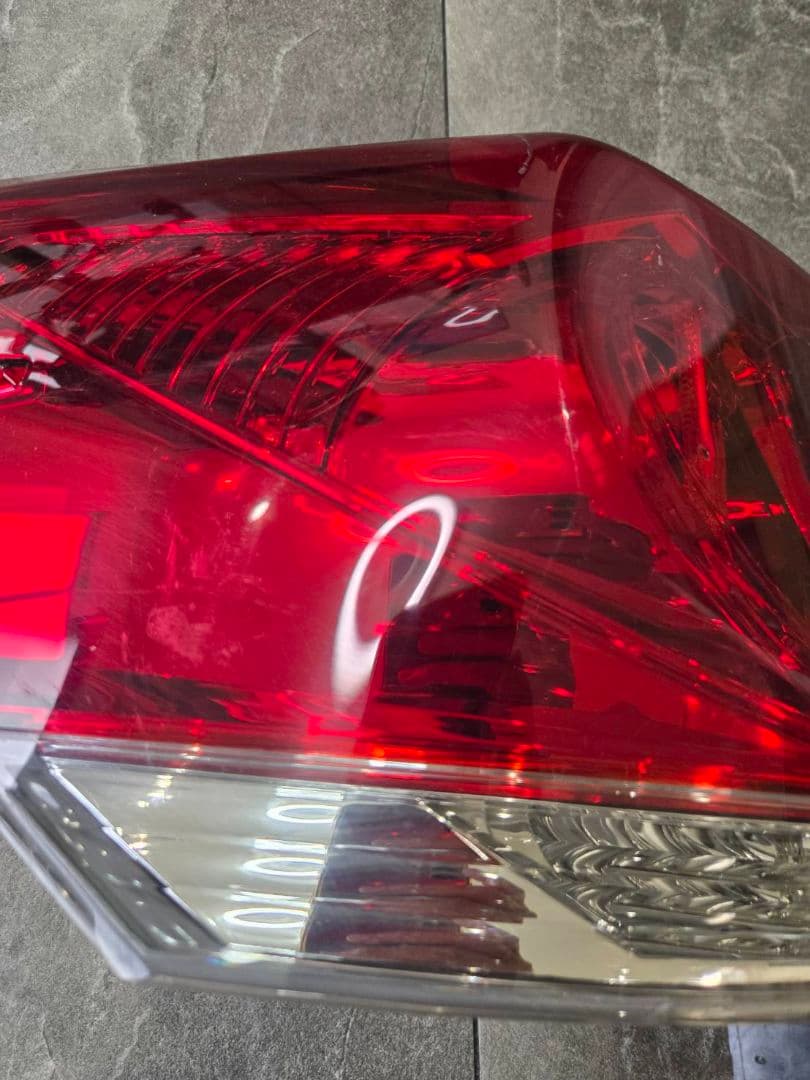 210系　トヨタ　クラウン　アスリート　テールランプ